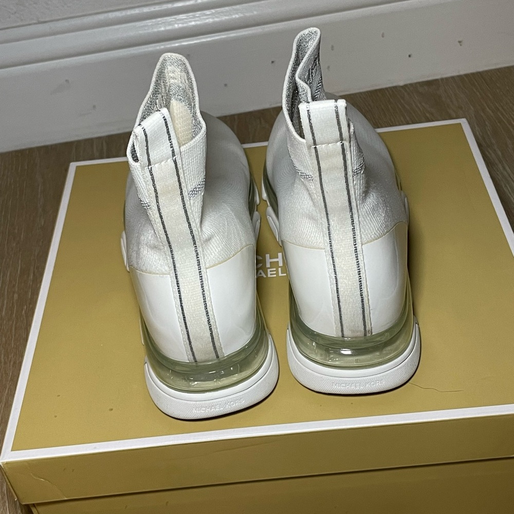 Michael Kors Kendra Bootie - Picture 6 of 7